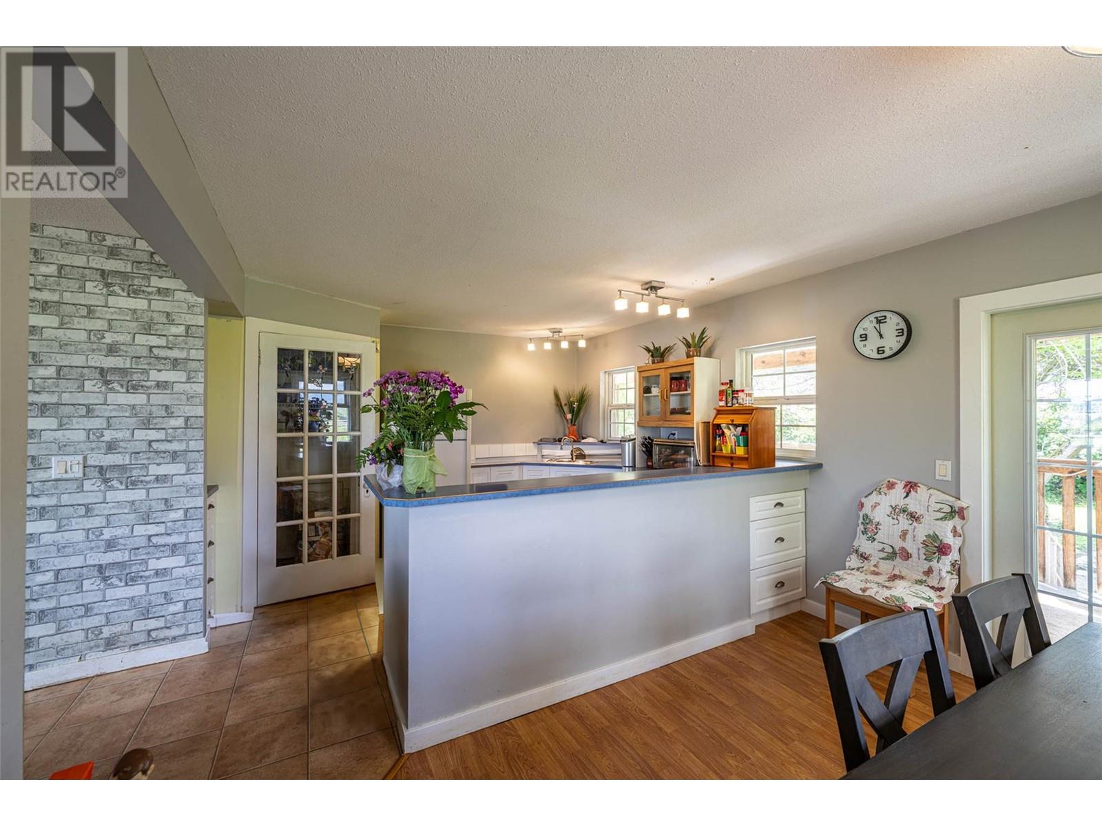 1956 Rosedale E Avenue, Armstrong