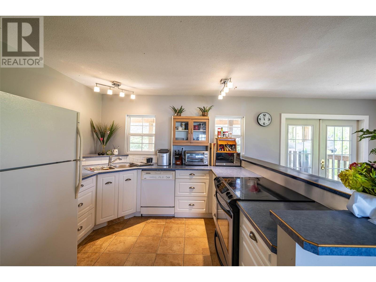 1956 Rosedale E Avenue, Armstrong