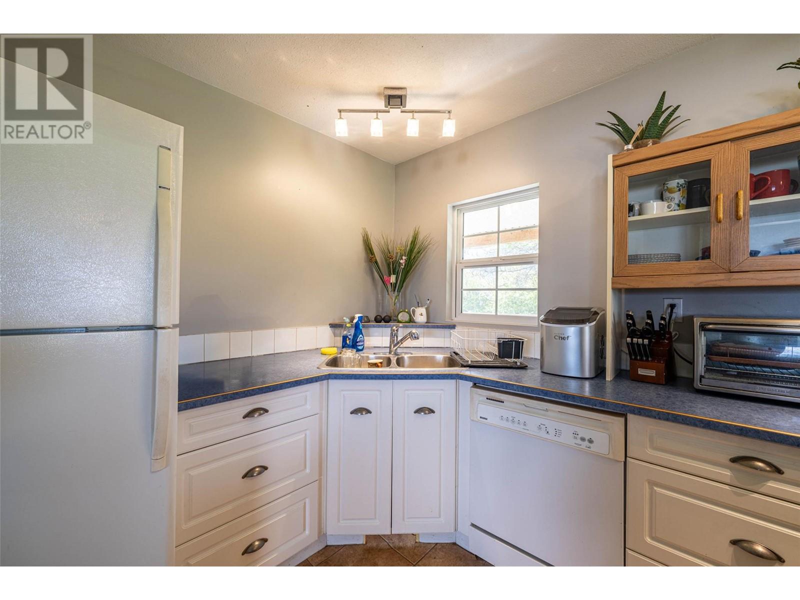 1956 Rosedale E Avenue, Armstrong