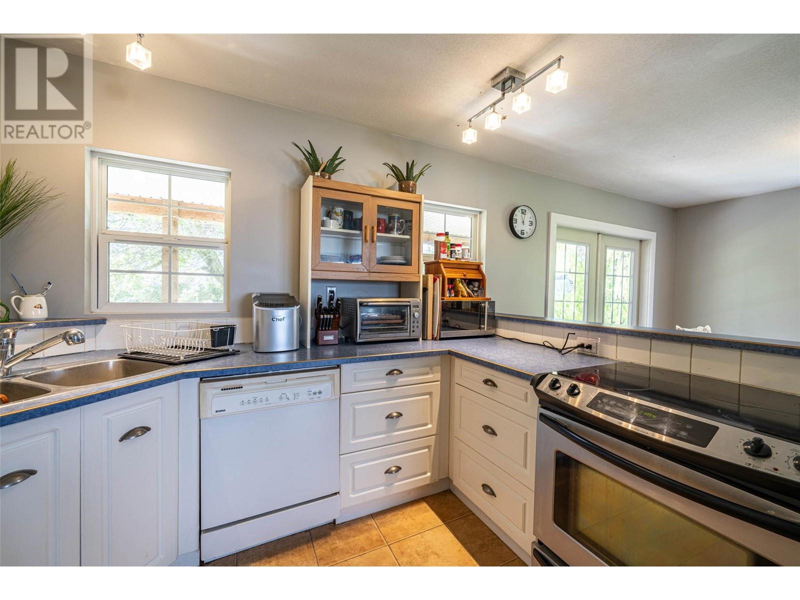 1956 Rosedale E Avenue, Armstrong