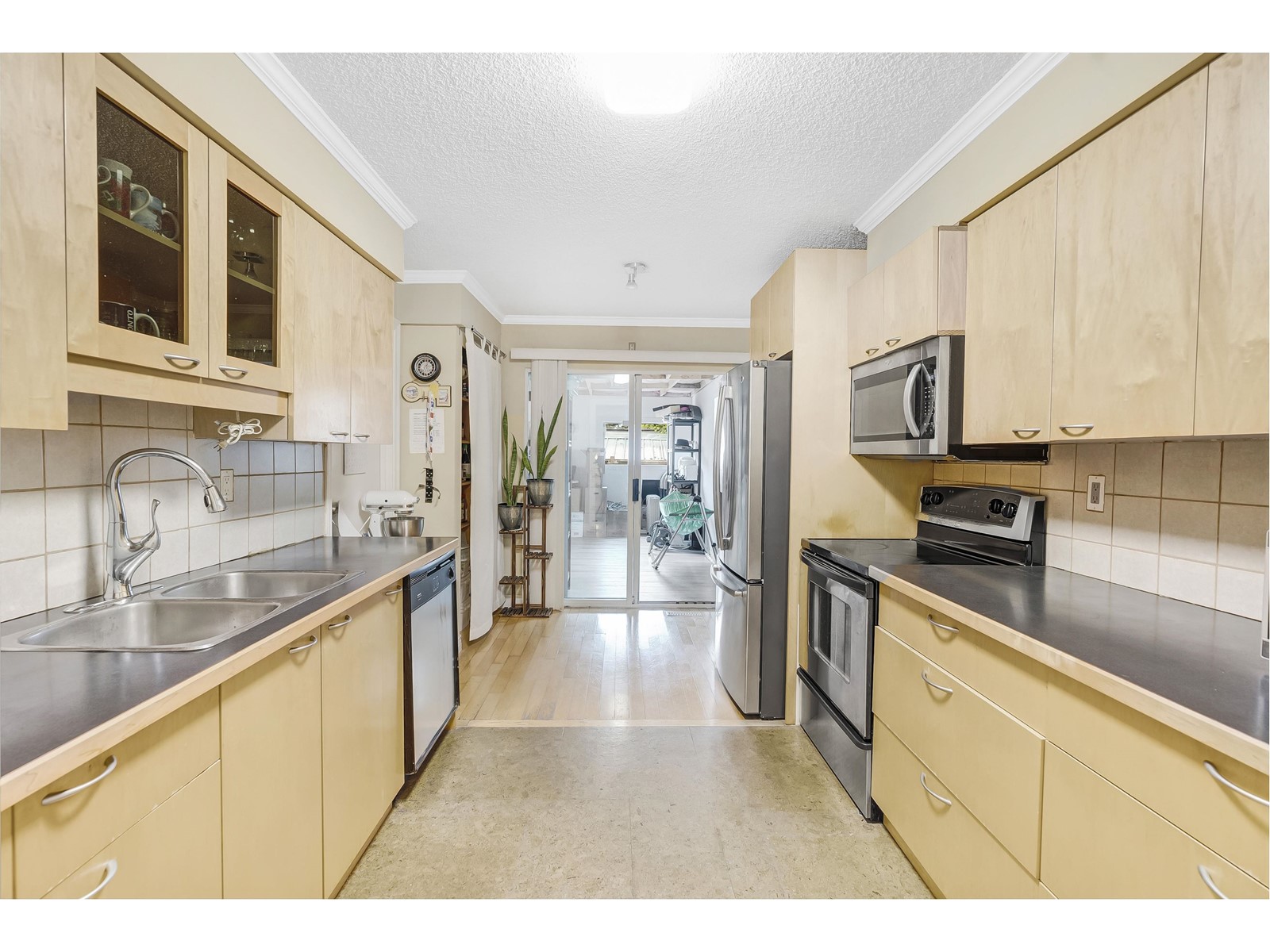 Photo 10 of 14783 101 Avenue, Surrey BC