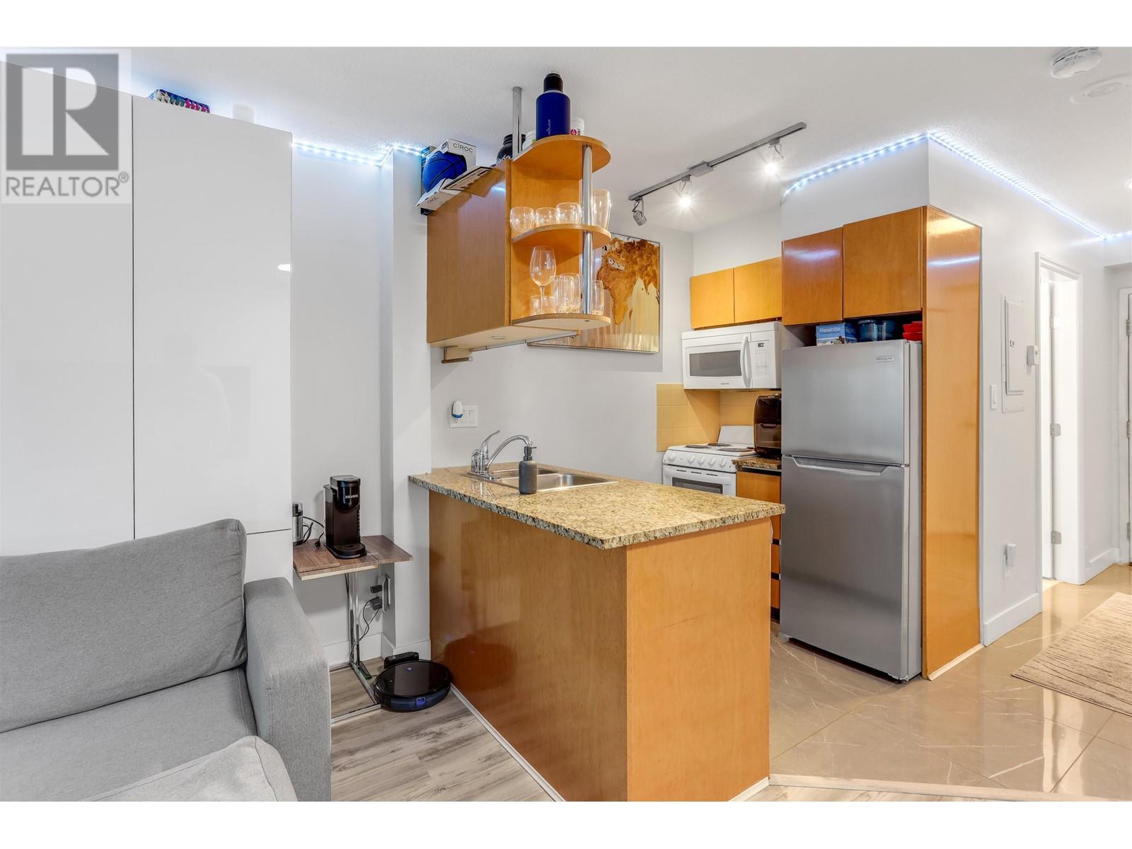 Photo 6 of 214 1189 Howe Street, Vancouver BC