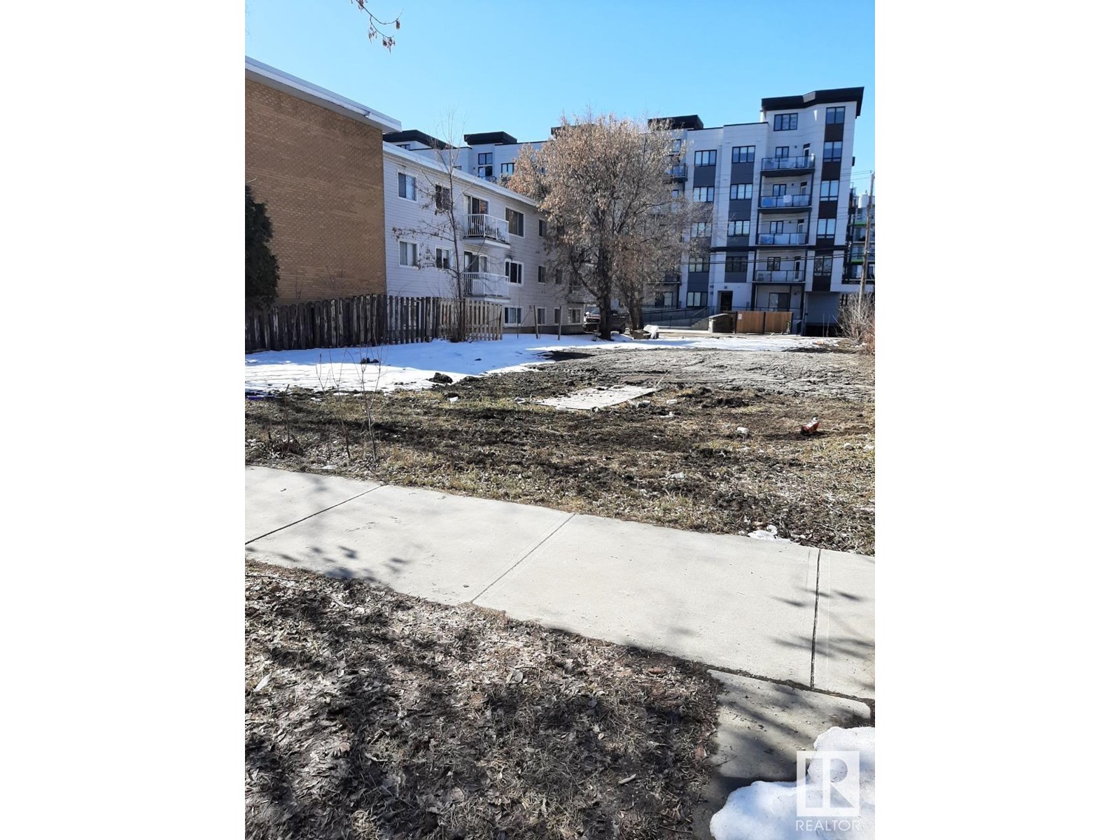 Photo 5 of 1 10618 115 St Nw, Edmonton AB