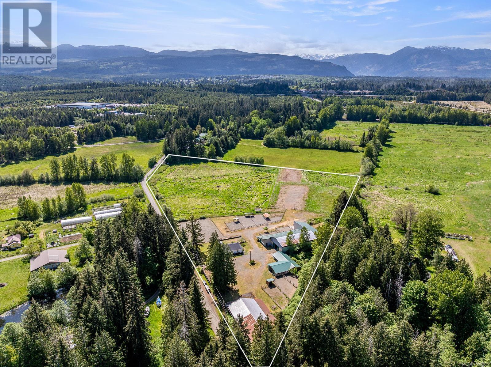 Photo 10 of 3155 Grant Rd, Courtenay BC