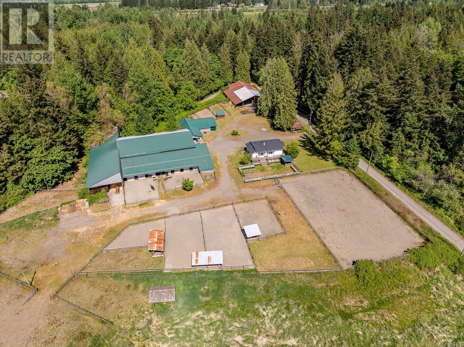 Photo 15 of 3155 Grant Rd, Courtenay BC