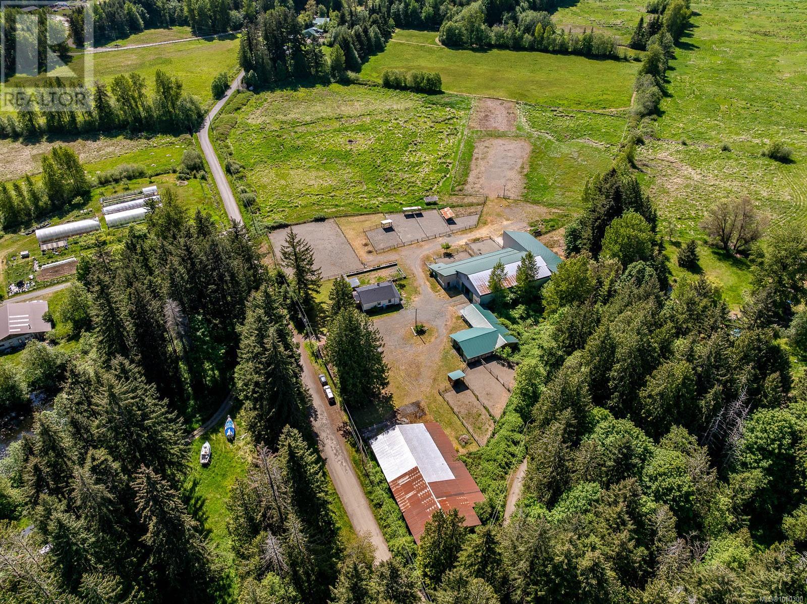 Photo 11 of 3155 Grant Rd, Courtenay BC