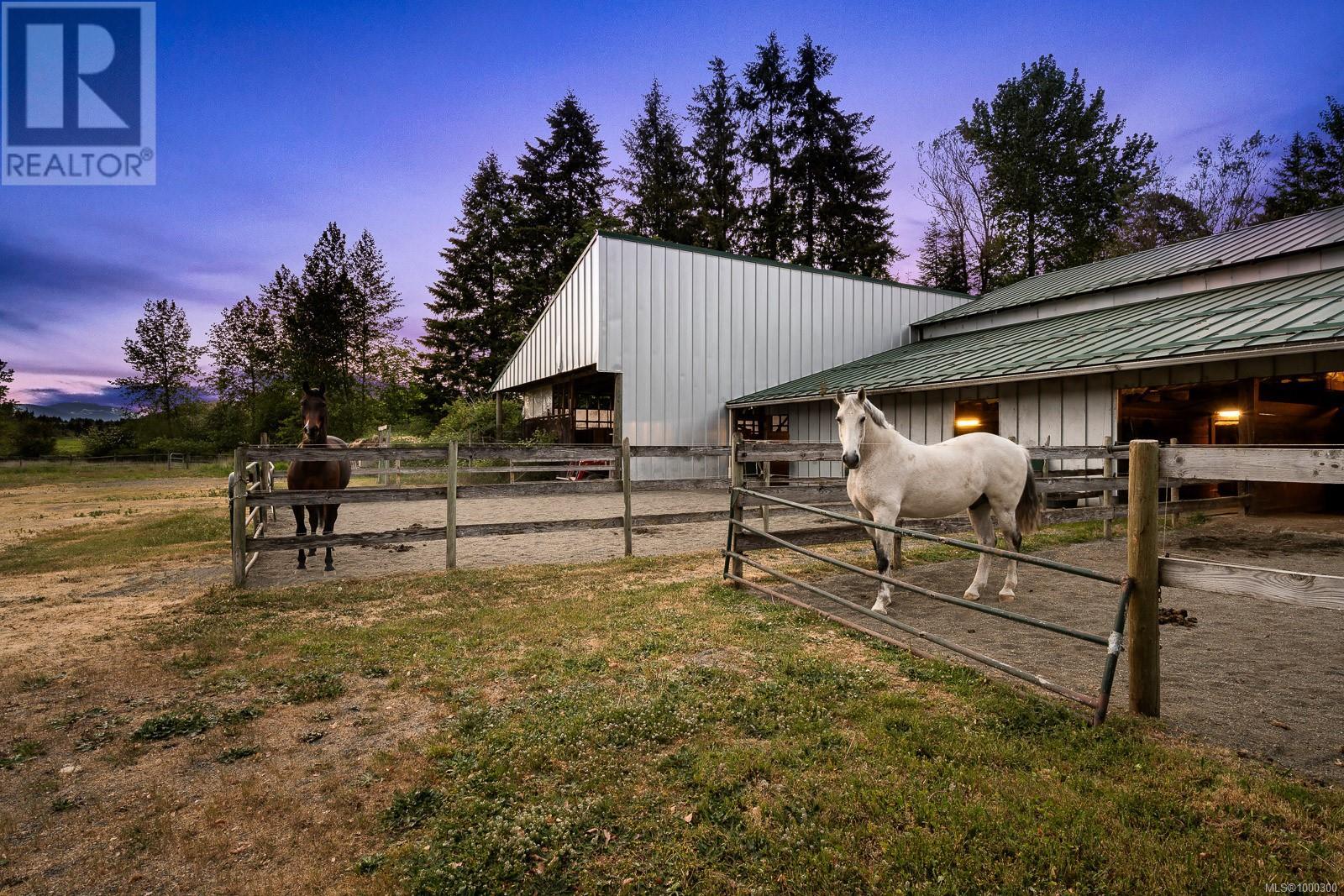 Photo 3 of 3155 Grant Rd, Courtenay BC