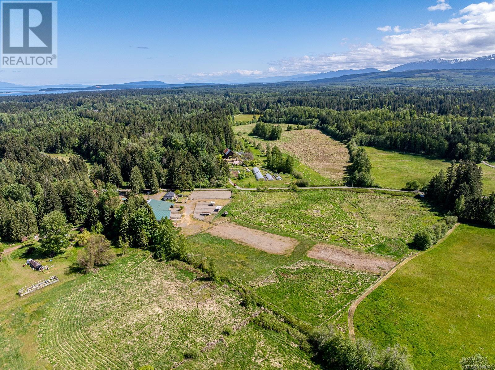 Photo 13 of 3155 Grant Rd, Courtenay BC