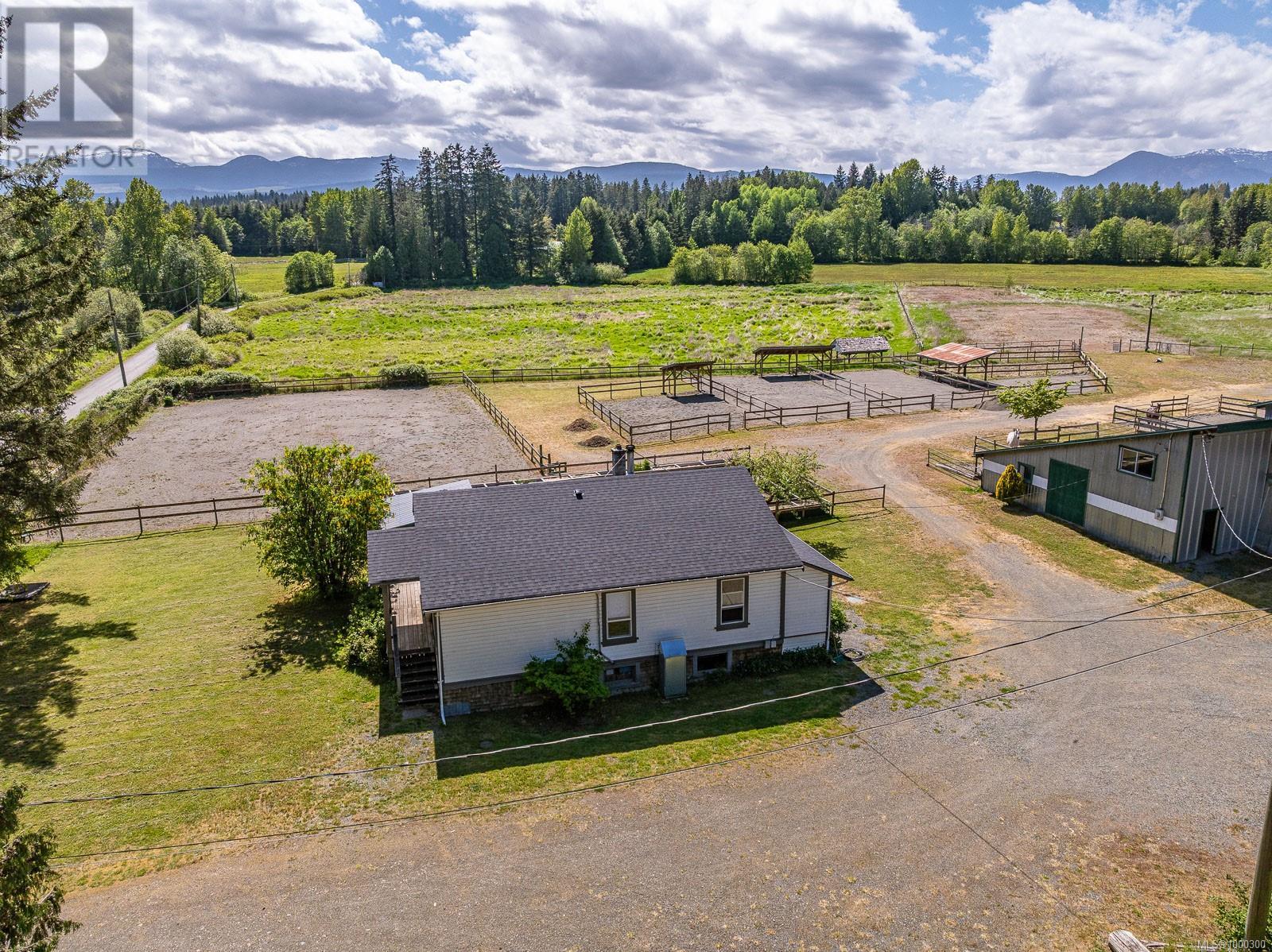 Photo 20 of 3155 Grant Rd, Courtenay BC