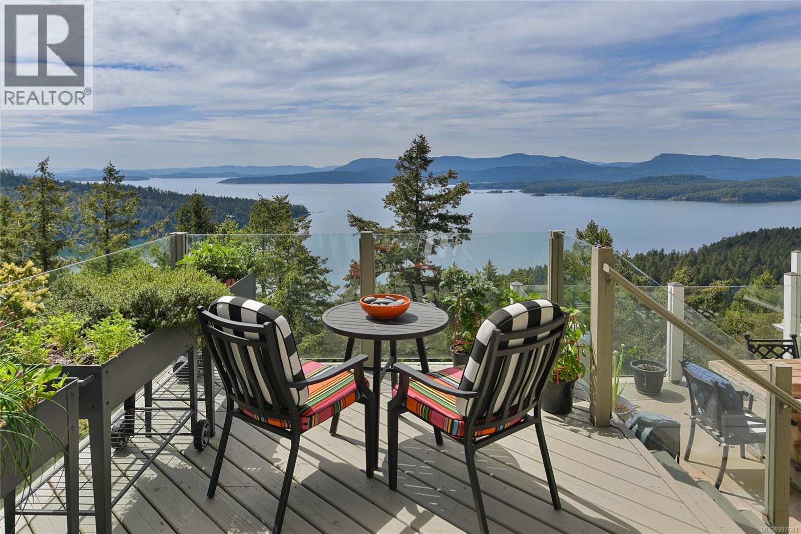  356 East West Road, Mayne Island
