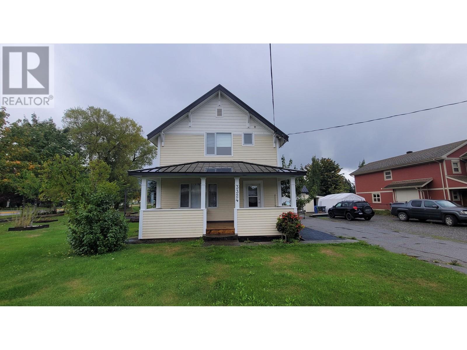 3324 KENNEY STREET, Terrace