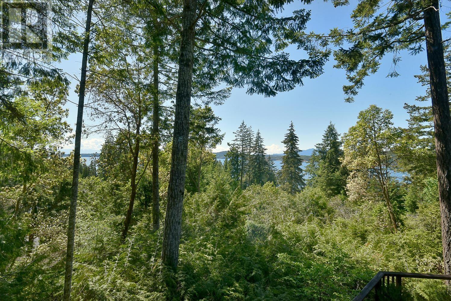 8852 REDROOFFS ROAD, Halfmoon Bay