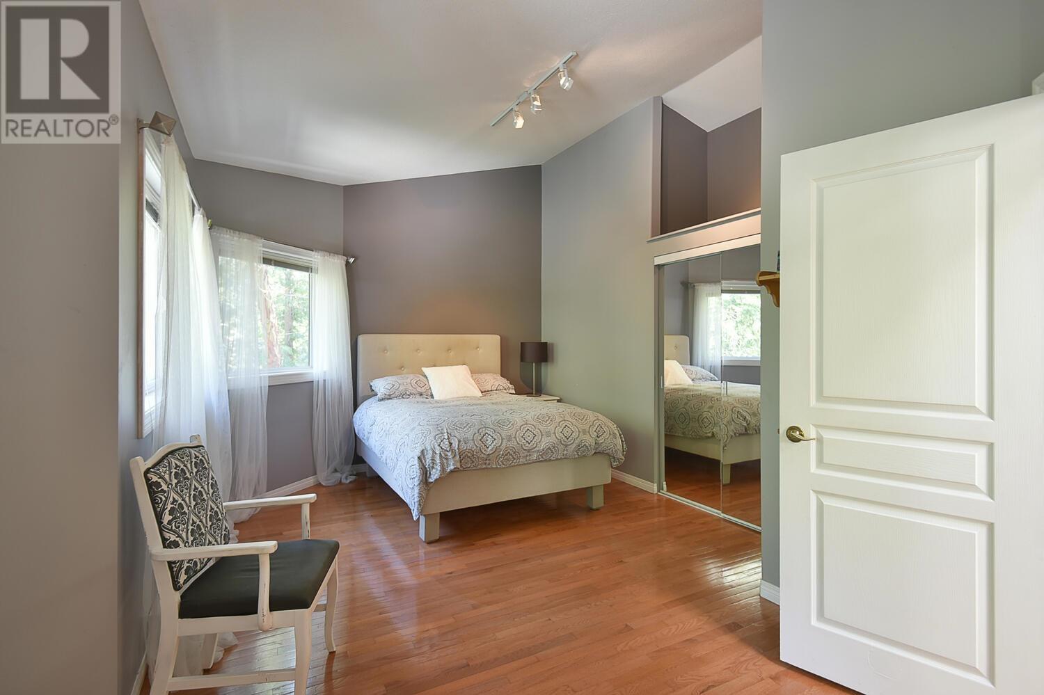 8852 REDROOFFS ROAD, Halfmoon Bay