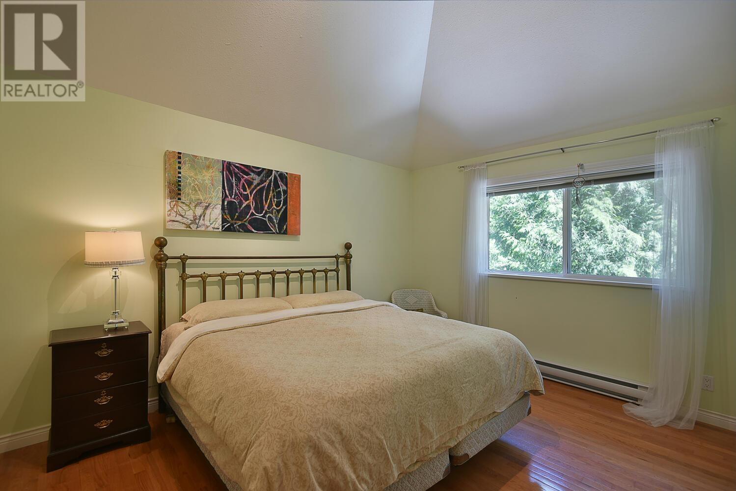 8852 REDROOFFS ROAD, Halfmoon Bay