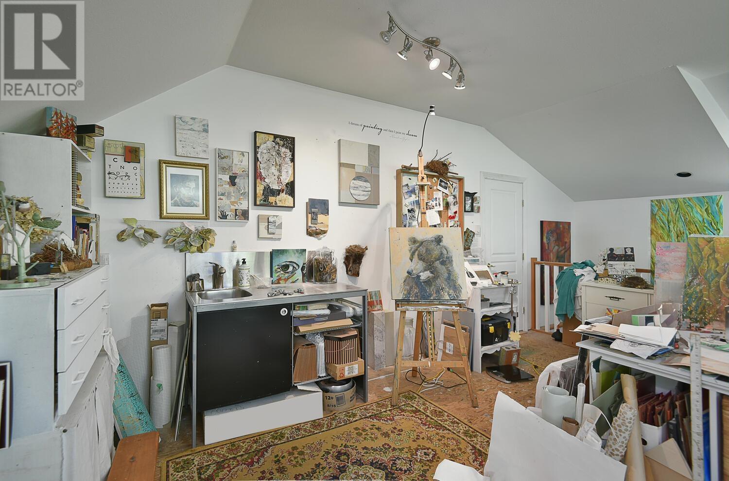 8852 REDROOFFS ROAD, Halfmoon Bay