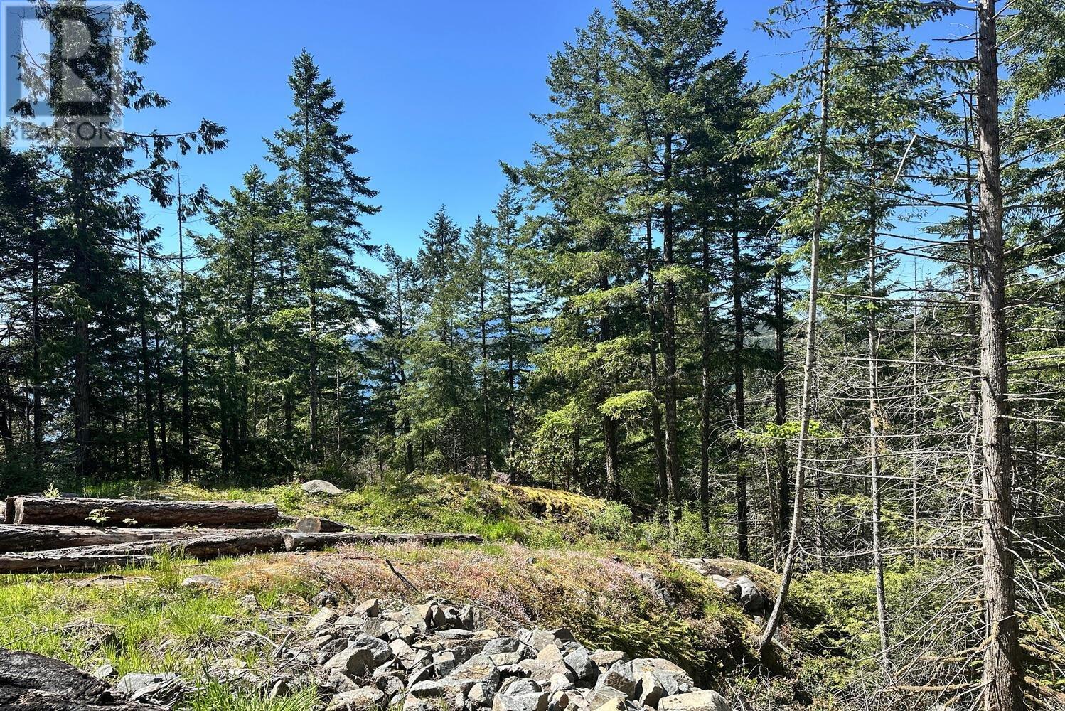 8852 REDROOFFS ROAD, Halfmoon Bay
