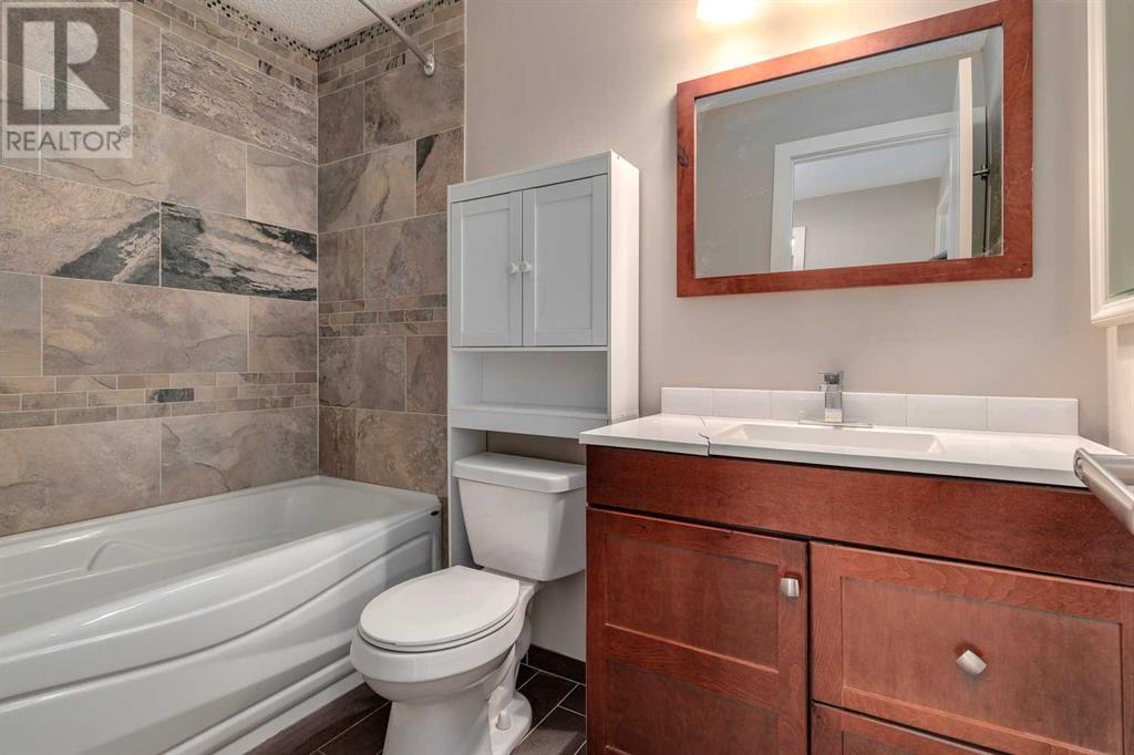 Single Family House 4 Level for Sale in  Woodglen Way SW Woodbine Calgary 