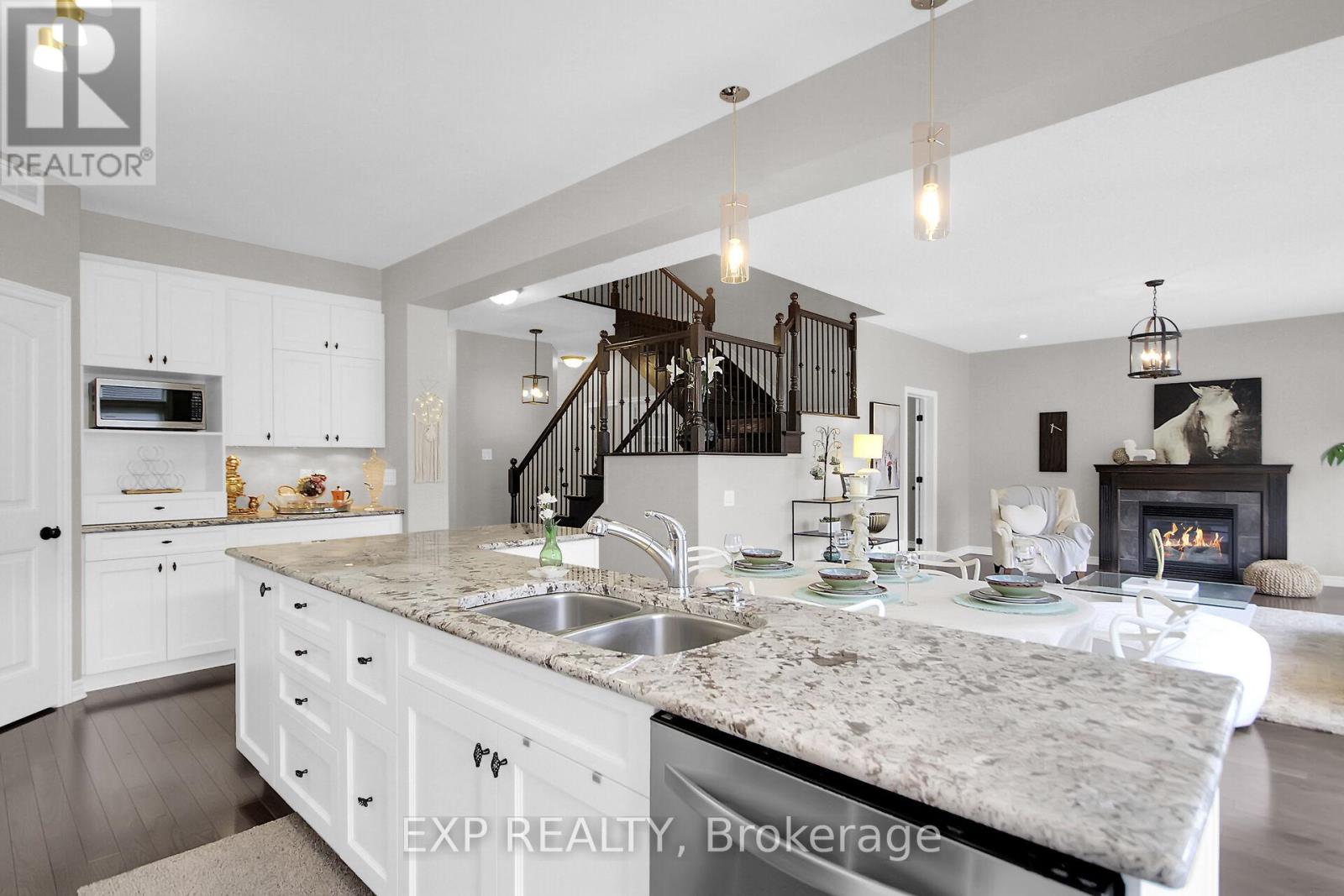 Photo 12 of 132 Gracewood Crescent, Ottawa ON