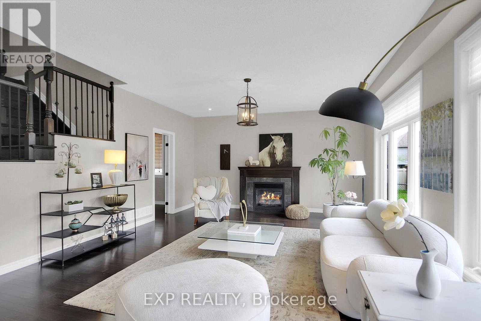 Photo 17 of 132 Gracewood Crescent, Ottawa ON