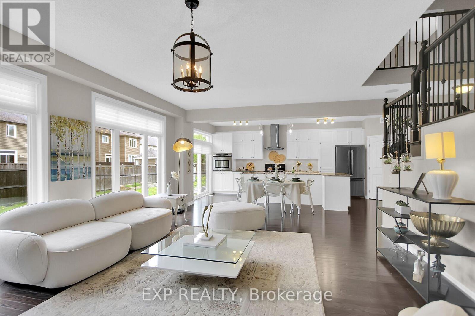 Photo 18 of 132 Gracewood Crescent, Ottawa ON
