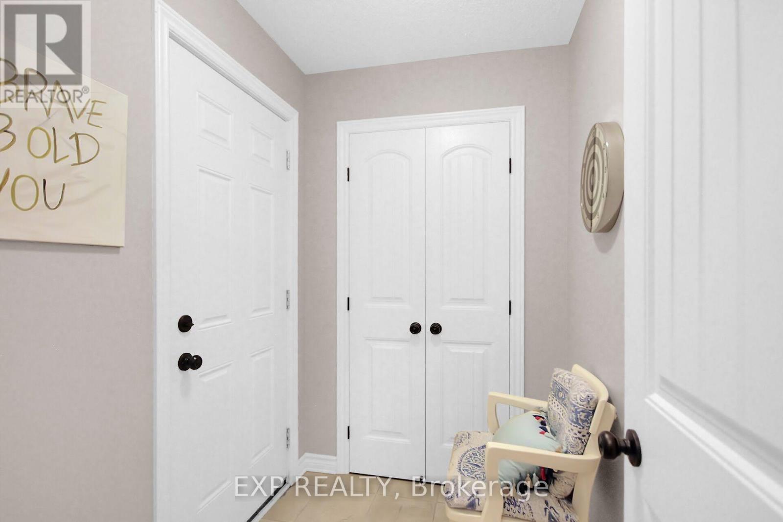 Photo 21 of 132 Gracewood Crescent, Ottawa ON