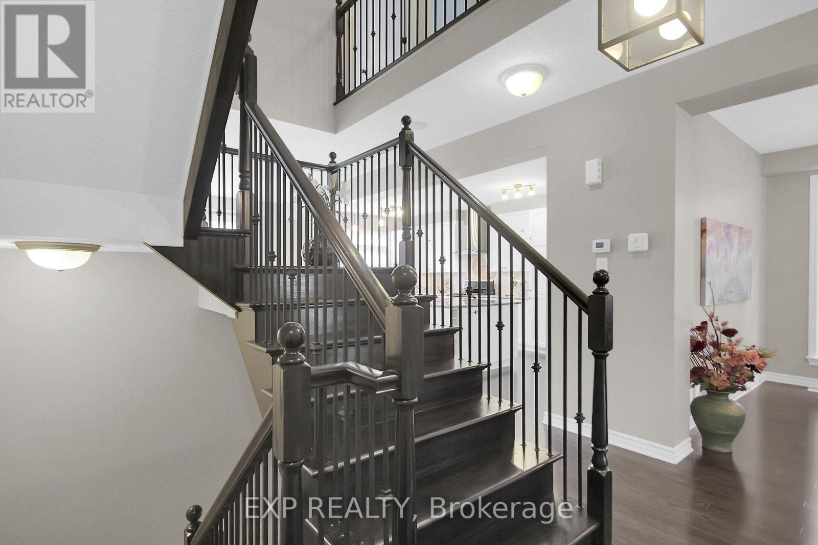 Photo 23 of 132 Gracewood Crescent, Ottawa ON