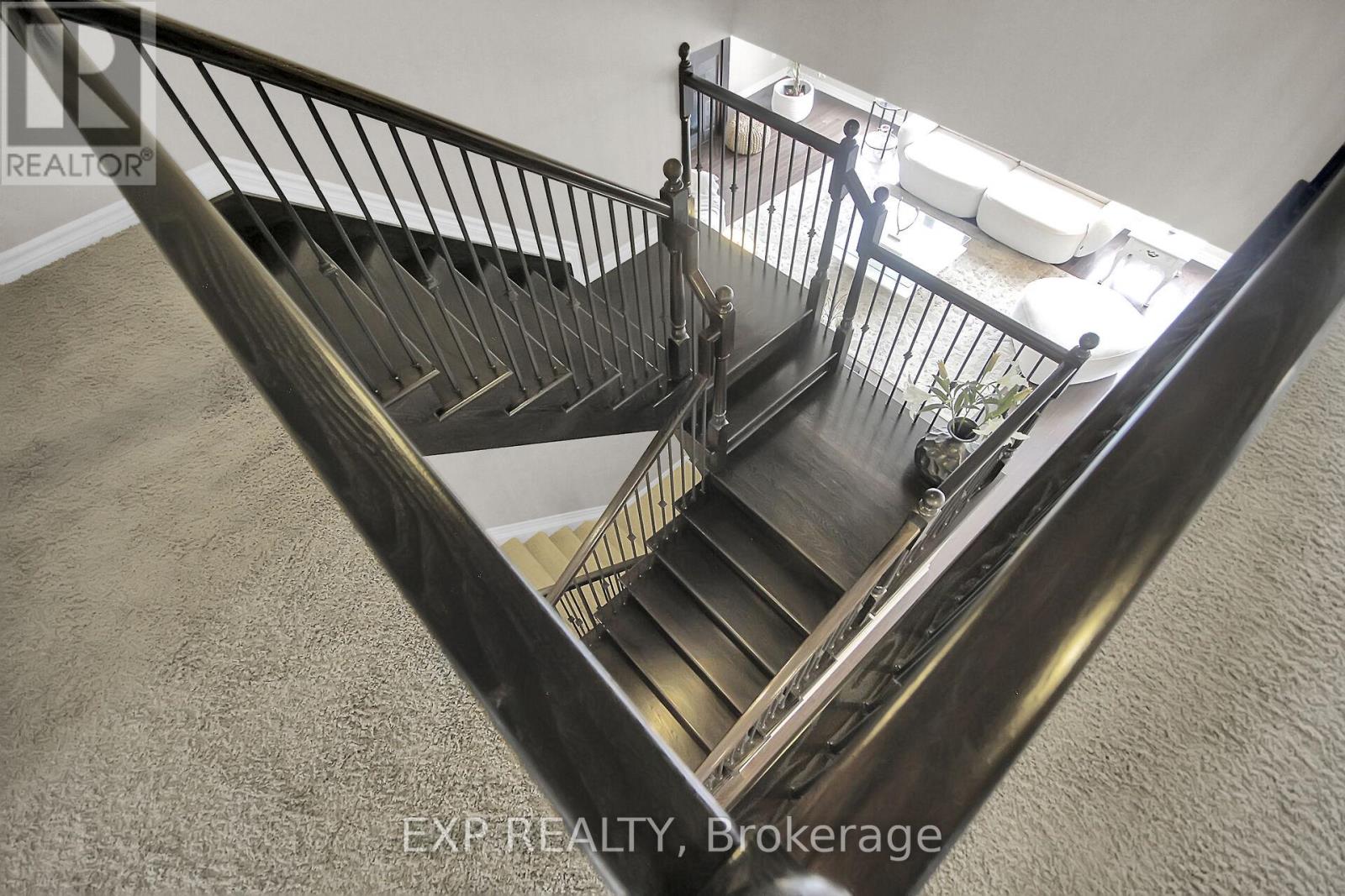 Photo 25 of 132 Gracewood Crescent, Ottawa ON