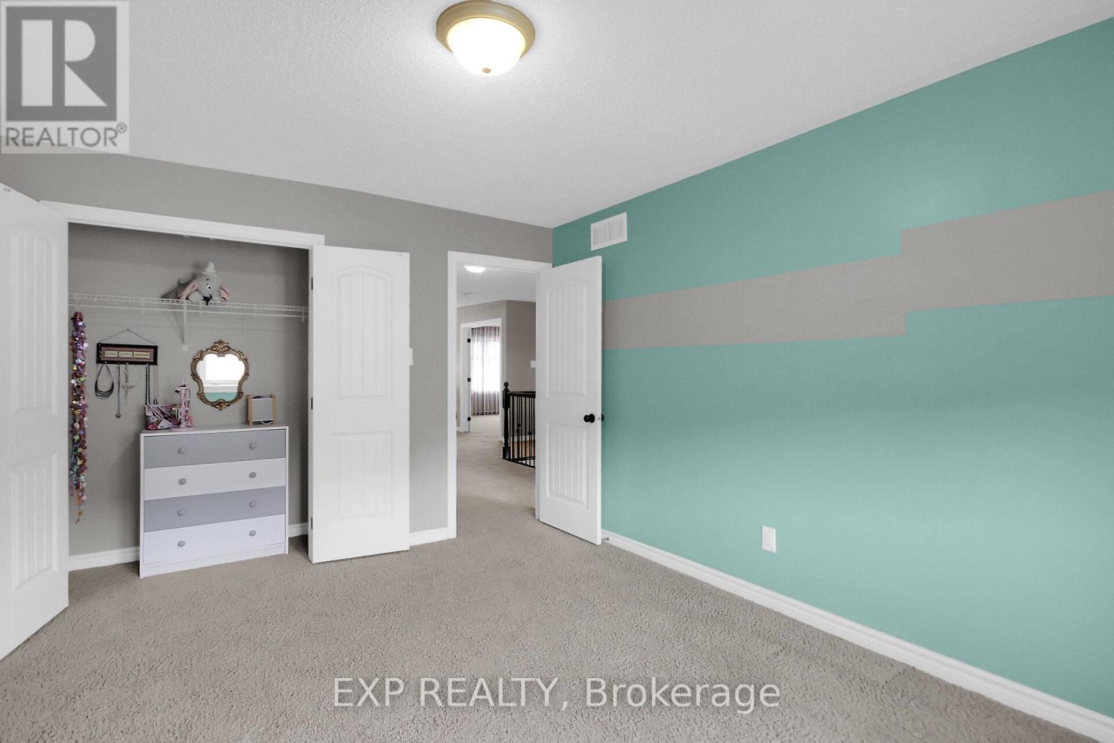 Photo 34 of 132 Gracewood Crescent, Ottawa ON