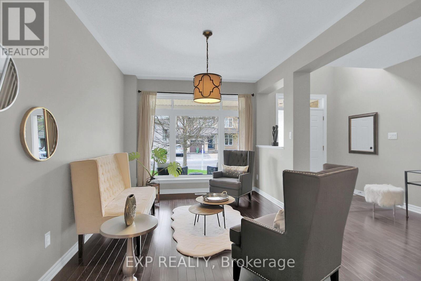 Photo 6 of 132 Gracewood Crescent, Ottawa ON