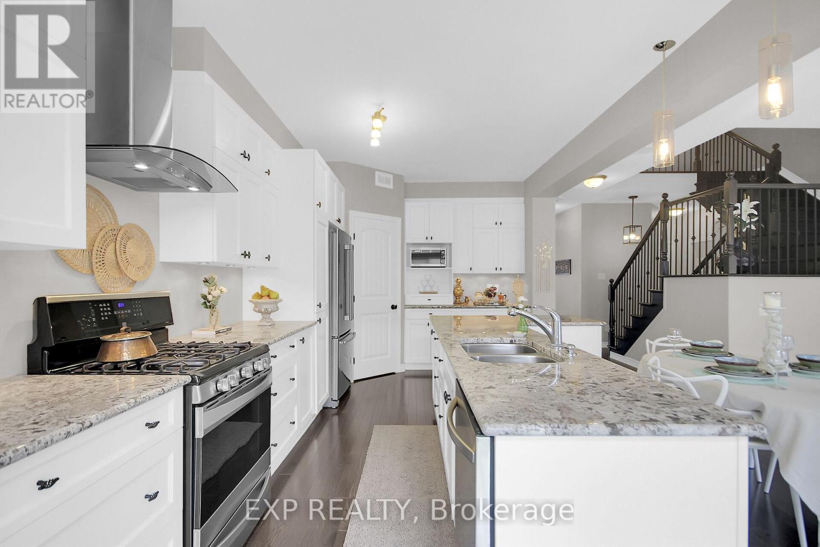 Photo 9 of 132 Gracewood Crescent, Ottawa ON