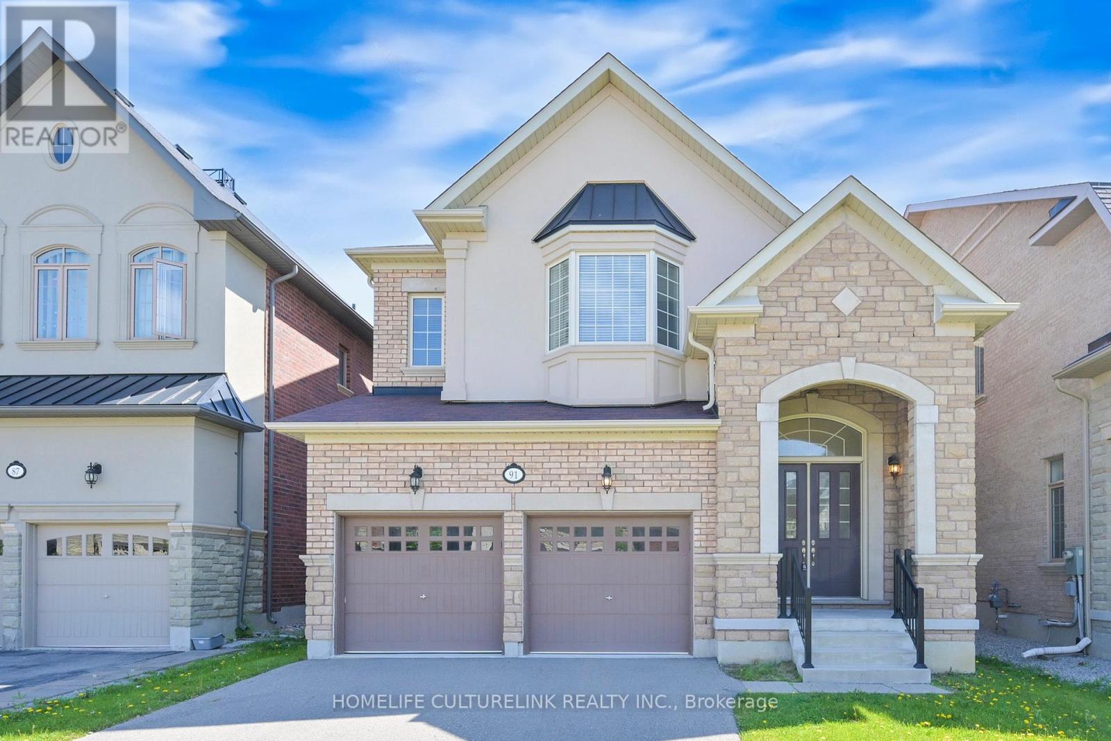 Photo 2 of 91 Chaiwood Court, Vaughan ON