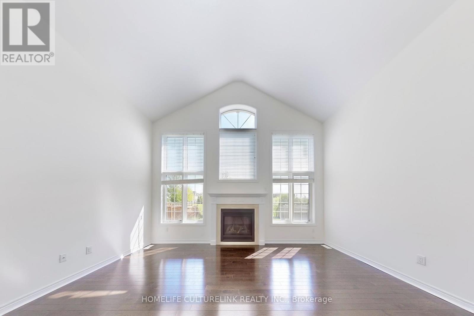 Photo 4 of 91 Chaiwood Court, Vaughan ON
