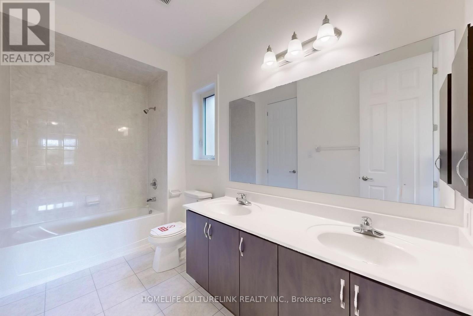Photo 6 of 91 Chaiwood Court, Vaughan ON