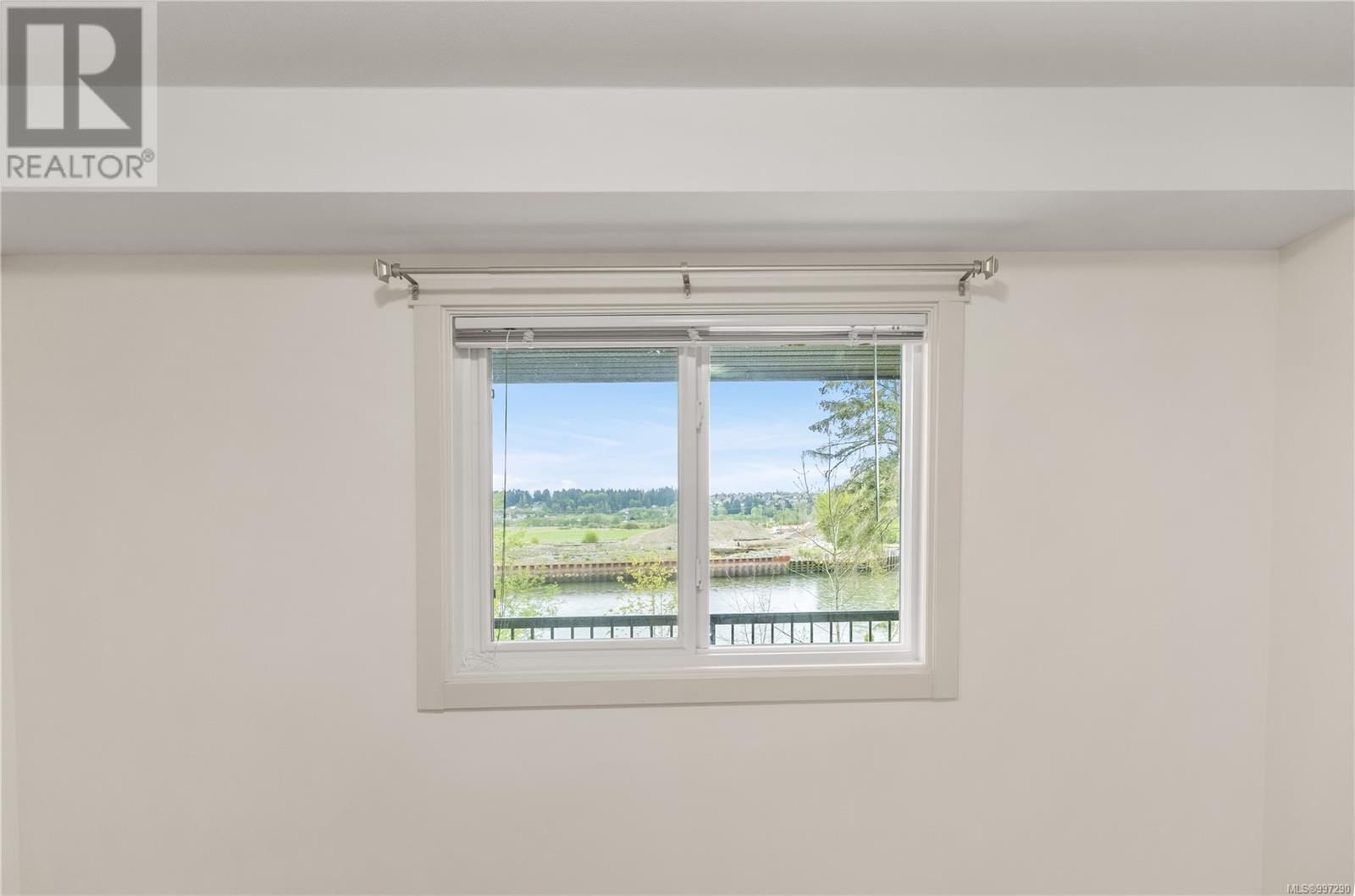 202 1944 Riverside Lane, Courtenay