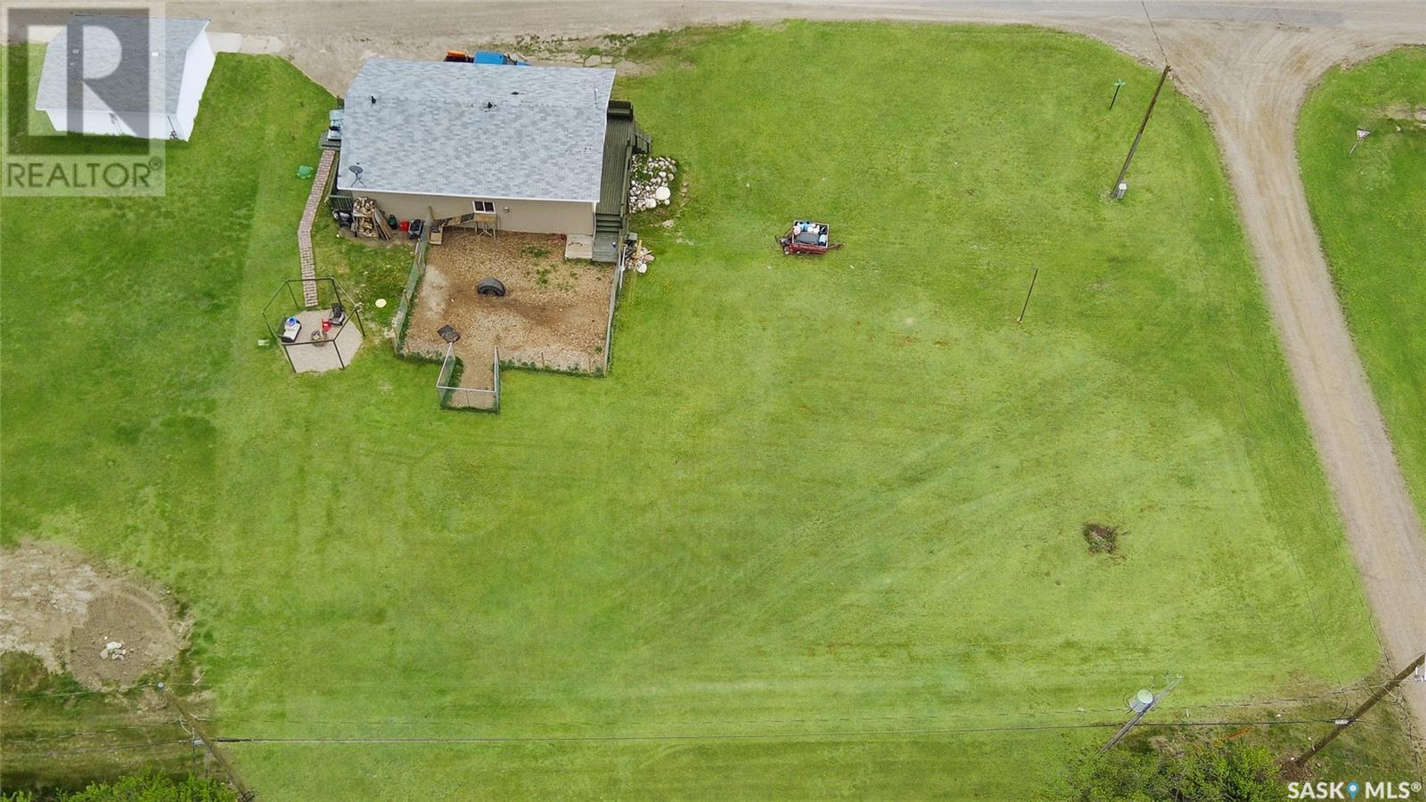 Photo 3 of 800 Railway Avenue, Webb SK