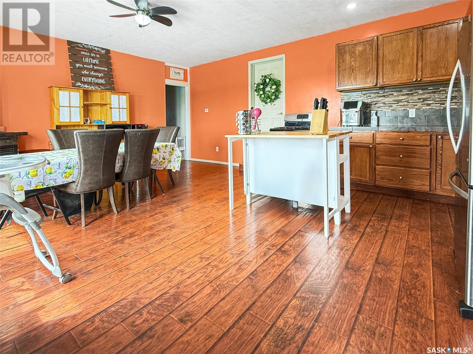 Photo 7 of 800 Railway Avenue, Webb SK