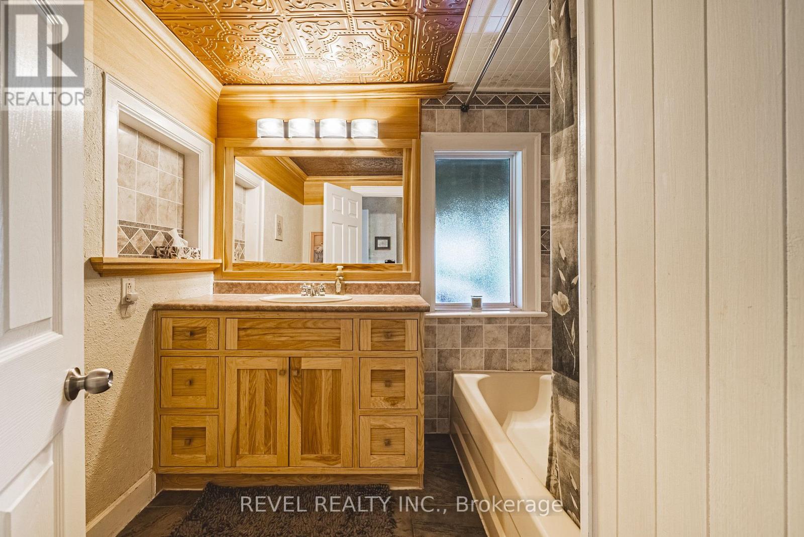8546 APPLEBY LINE - 25