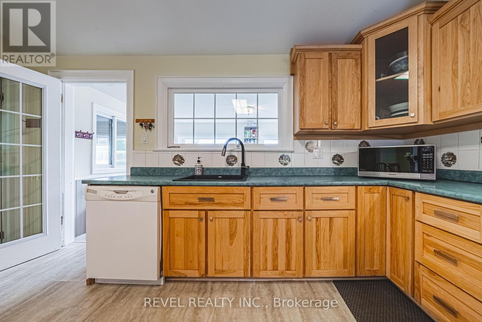 8546 APPLEBY LINE - 21