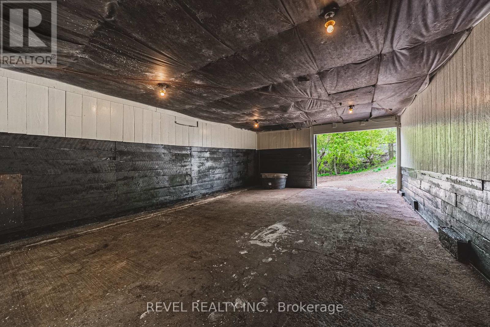 8546 APPLEBY LINE - 12