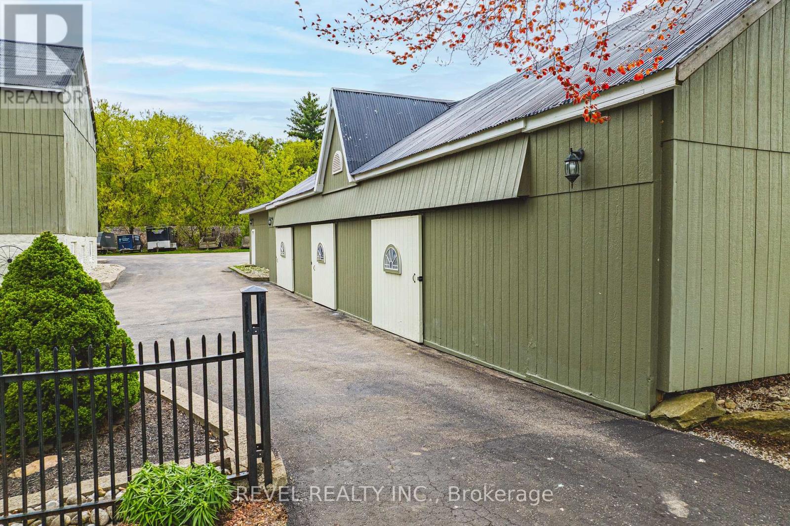 8546 APPLEBY LINE - 8