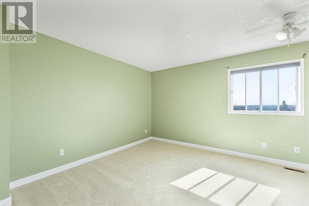 Single Family House for Sale in  Hunterhorn Drive NE Huntington Hills Calgary 
