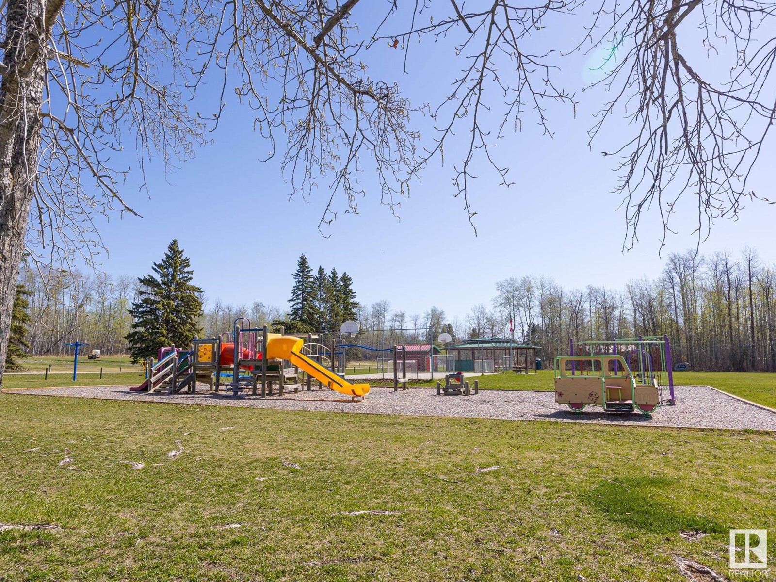 Photo 10 of 304 3rd Street, Rural Lac Ste Anne County AB