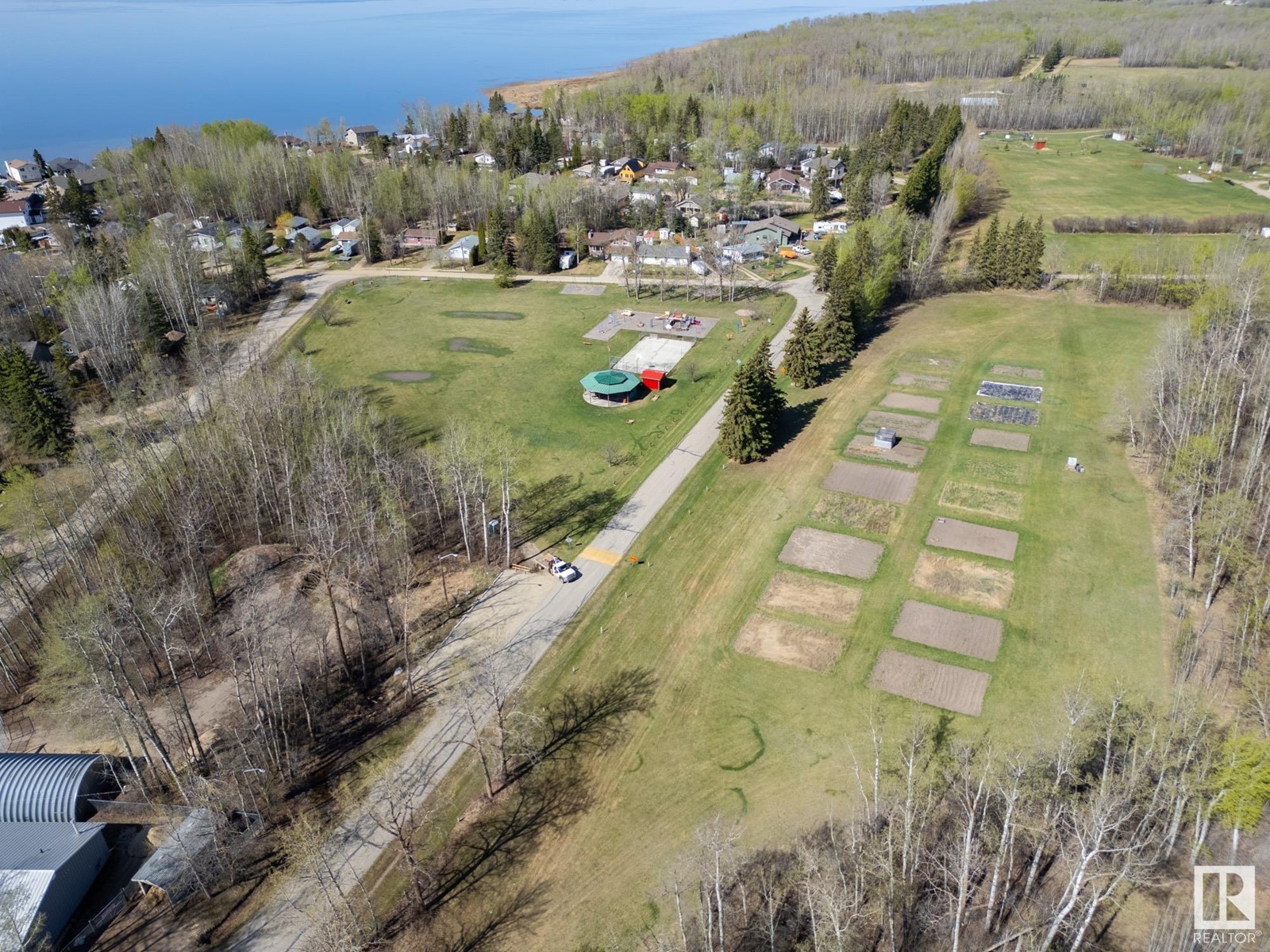 Photo 11 of 304 3rd Street, Rural Lac Ste Anne County AB