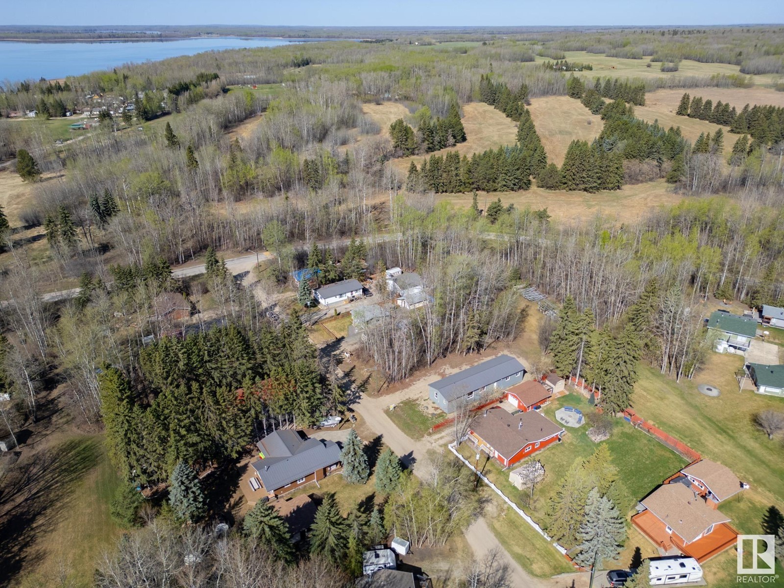Photo 12 of 304 3rd Street, Rural Lac Ste Anne County AB