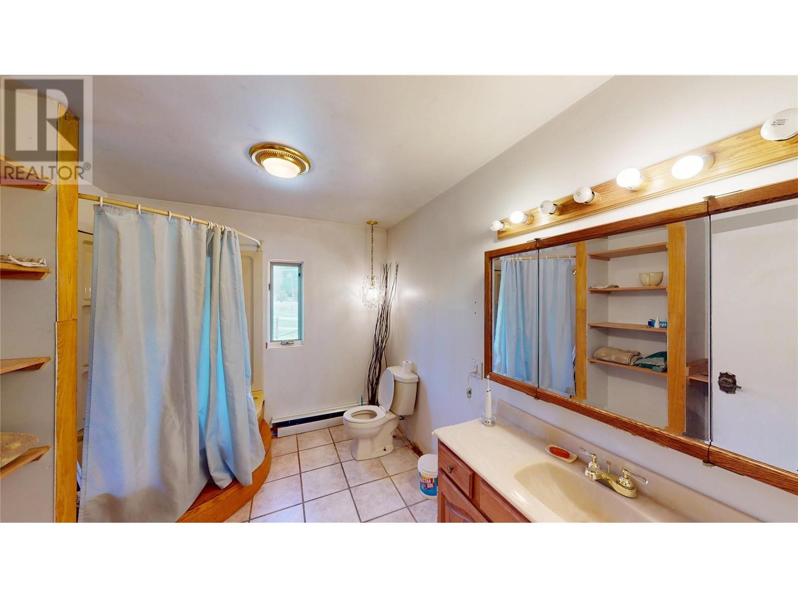  2325 Wardner Fort Steele Road, Fort Steele