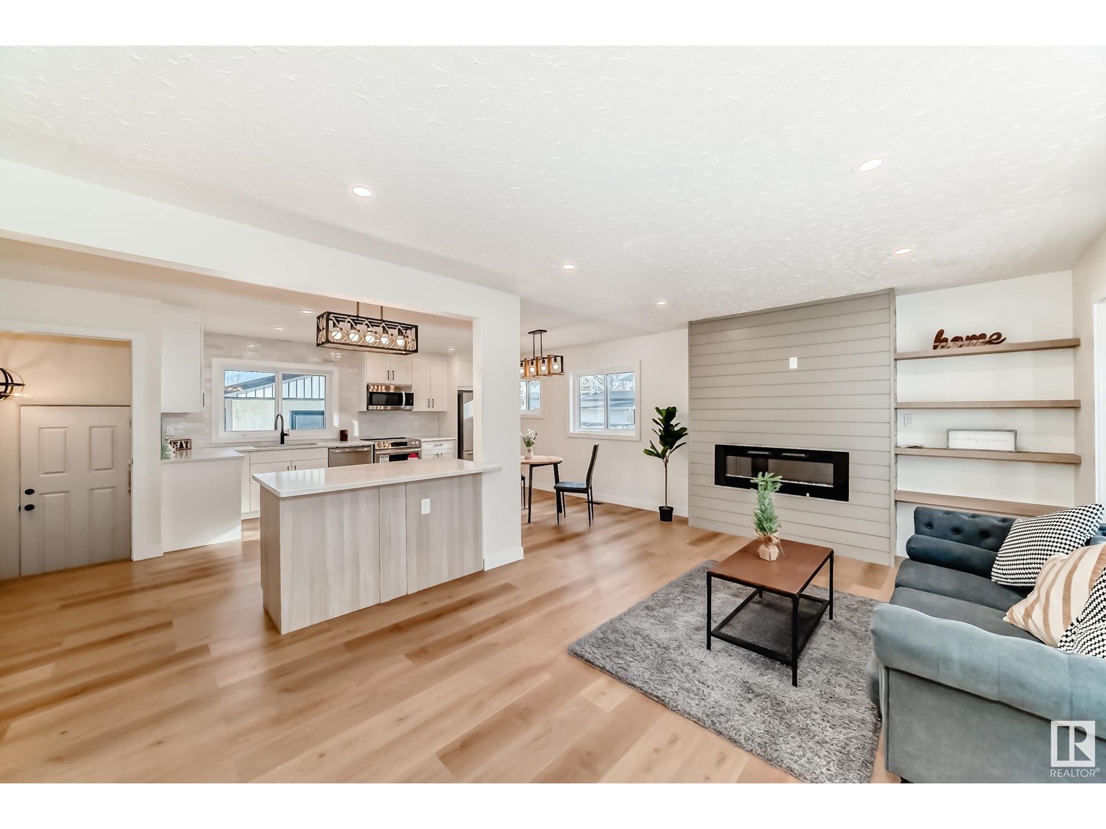 15022 86 AV NW, Edmonton