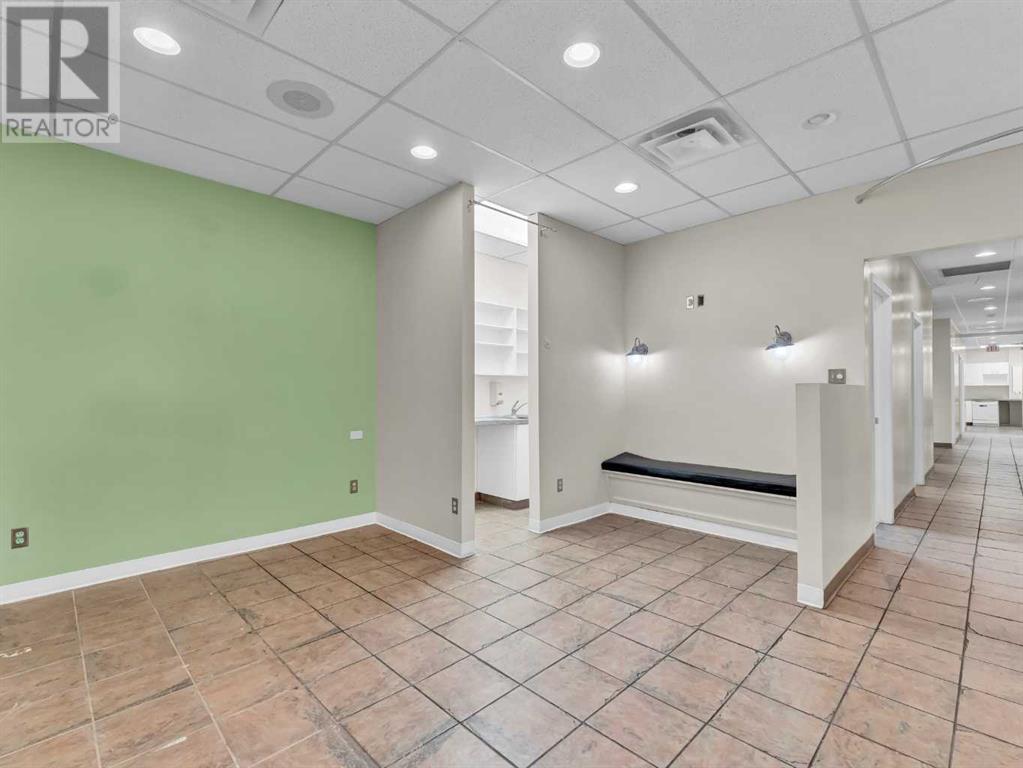 Photo 11 of 24 3 Street Ne, Medicine Hat AB