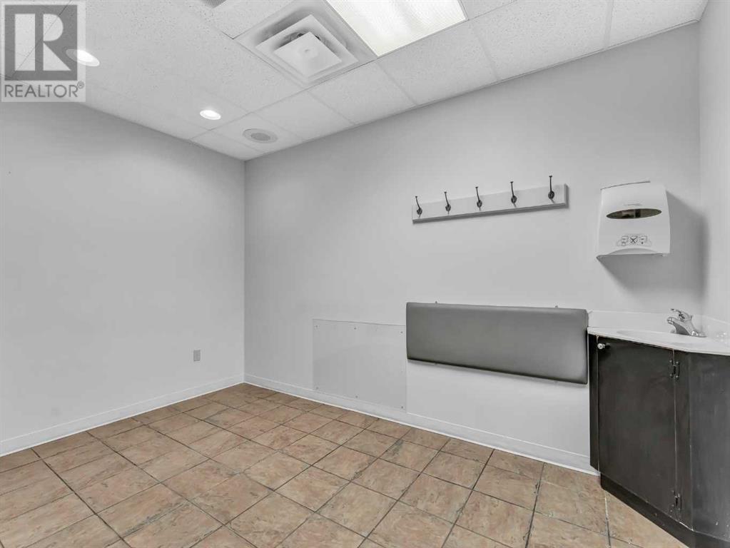 Photo 18 of 24 3 Street Ne, Medicine Hat AB