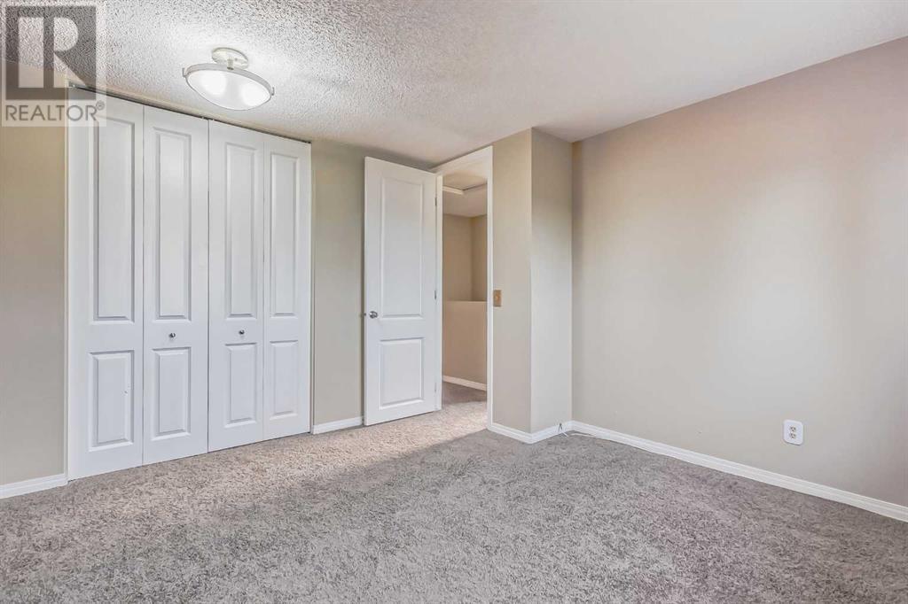 Single Family House for Sale in  Edgeburn Crescent NW Edgemont Calgary 