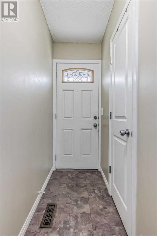 Single Family House for Sale in  Edgeburn Crescent NW Edgemont Calgary 